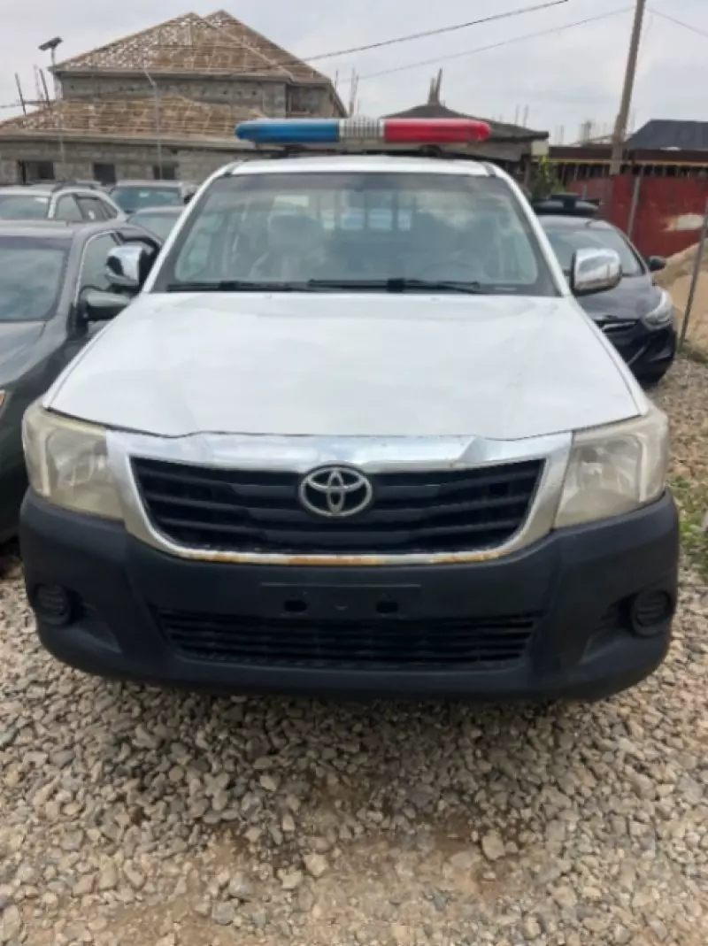 TOYOTA Hilux   - 2013
