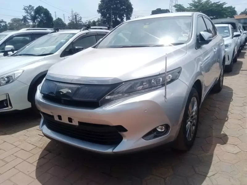 Toyota Harrier   - 2016