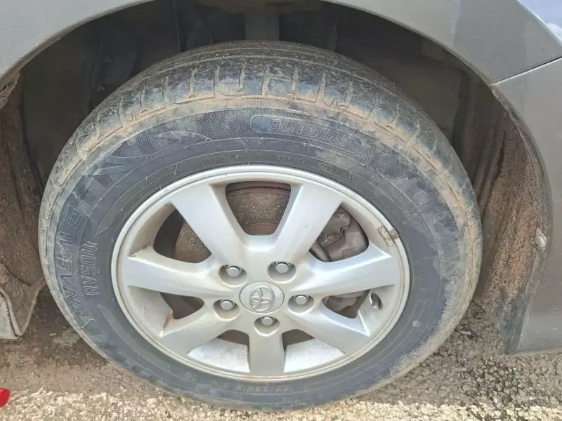Toyota Isis    - 2013