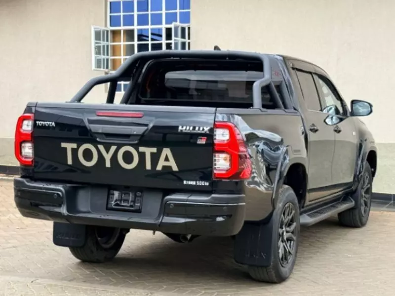 Toyota Hilux    - 2022