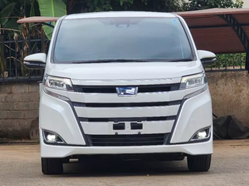 Toyota Noah   - 2018