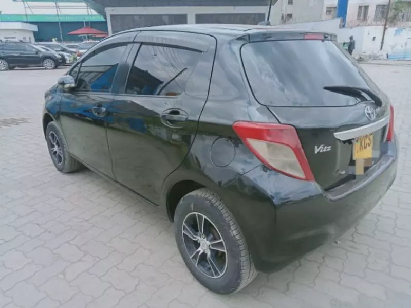 Toyota Vitz   - 2011