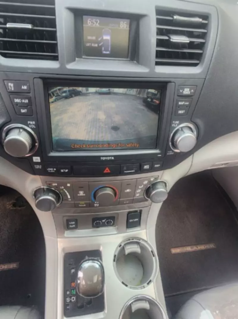 Toyota Highlander   - 2012