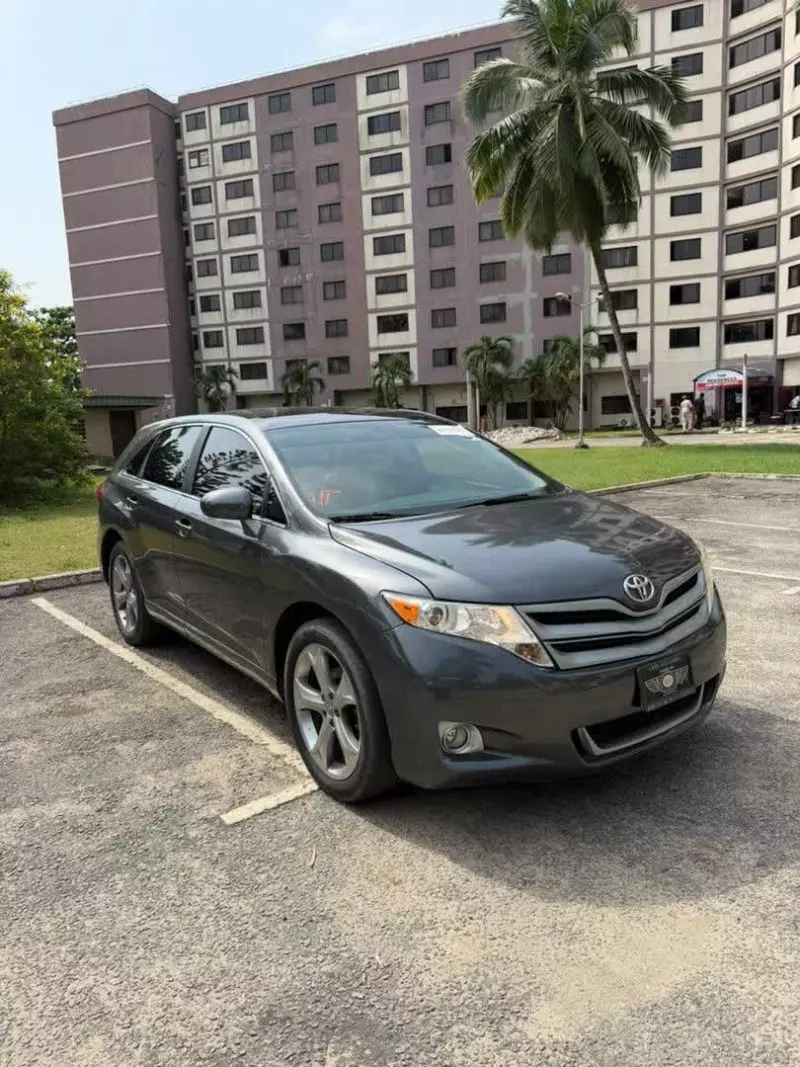 TOYOTA Venza   - 2011
