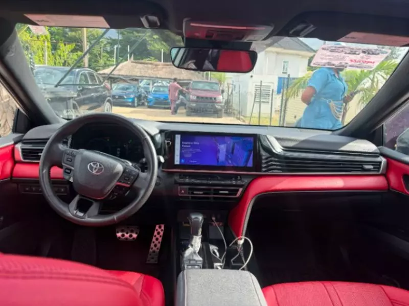 TOYOTA Camry   - 2025