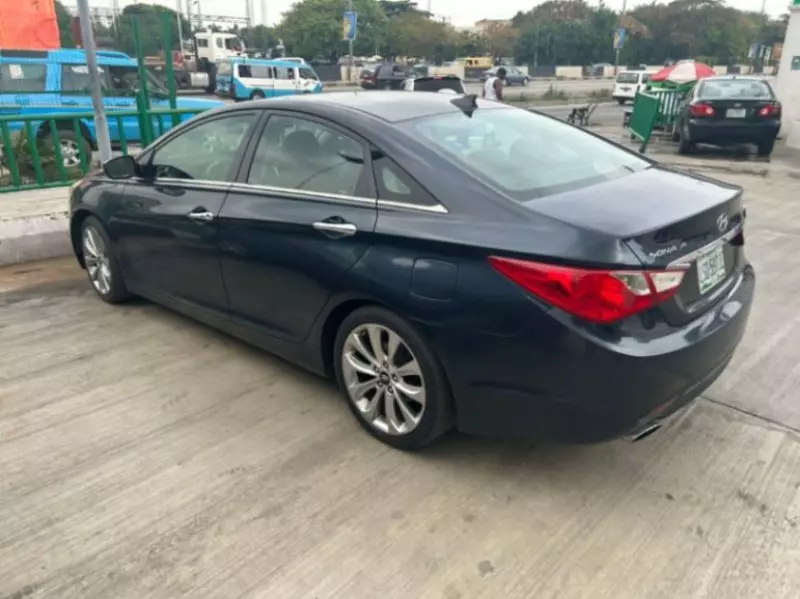 Hyundai Sonata   - 2013