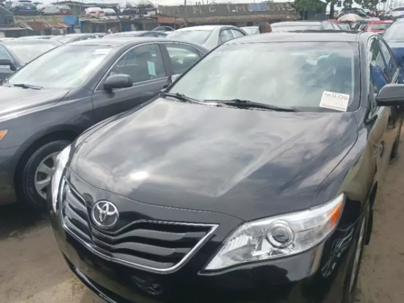 Toyota Camry   - 2011