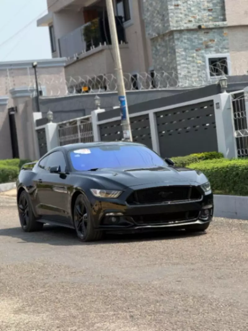 Ford Mustang   - 2017