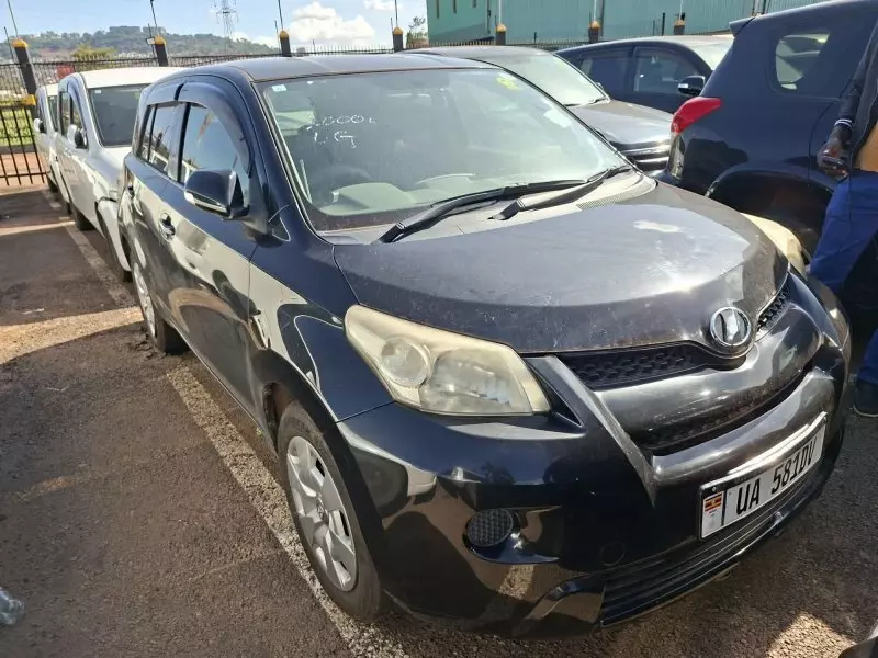 Toyota Ist    - 2011