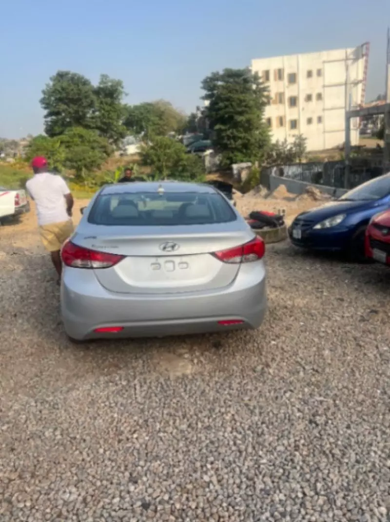 Hyundai Elantra   - 2013