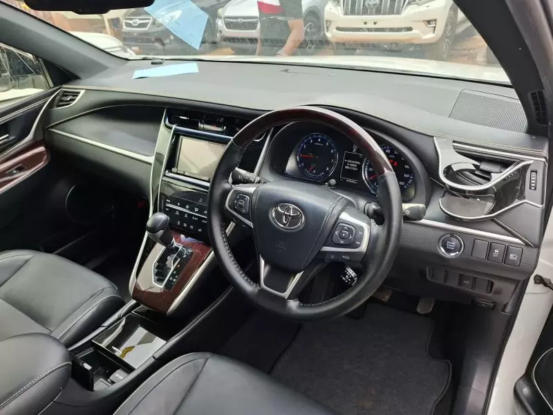 Toyota Harrier   - 2017