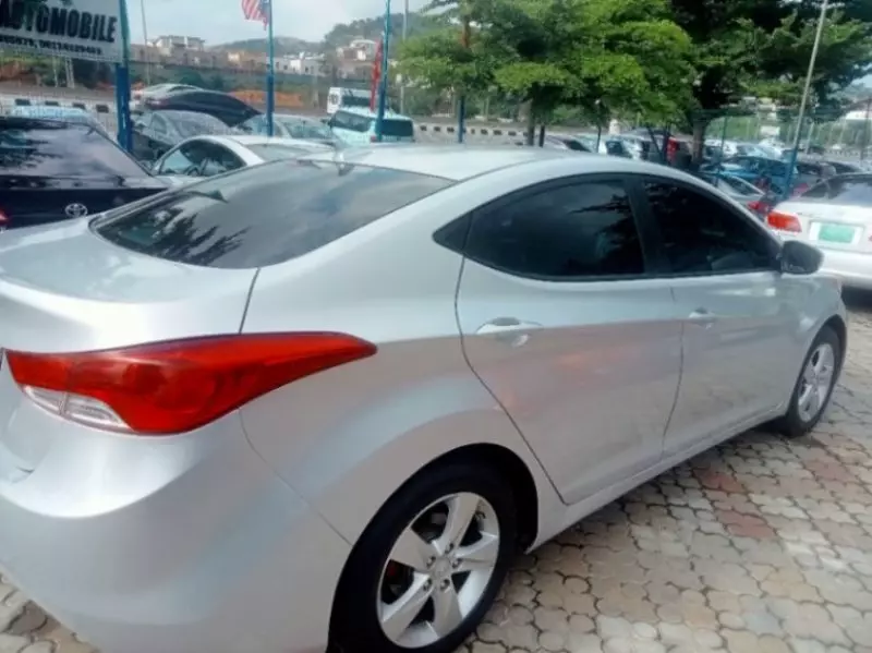 Hyundai Elantra - 2013