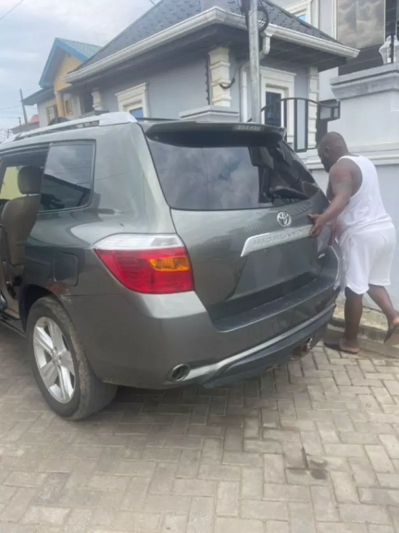 Toyota Highlander   - 2010