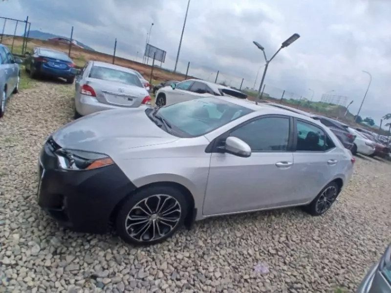Toyota Corolla   - 2016