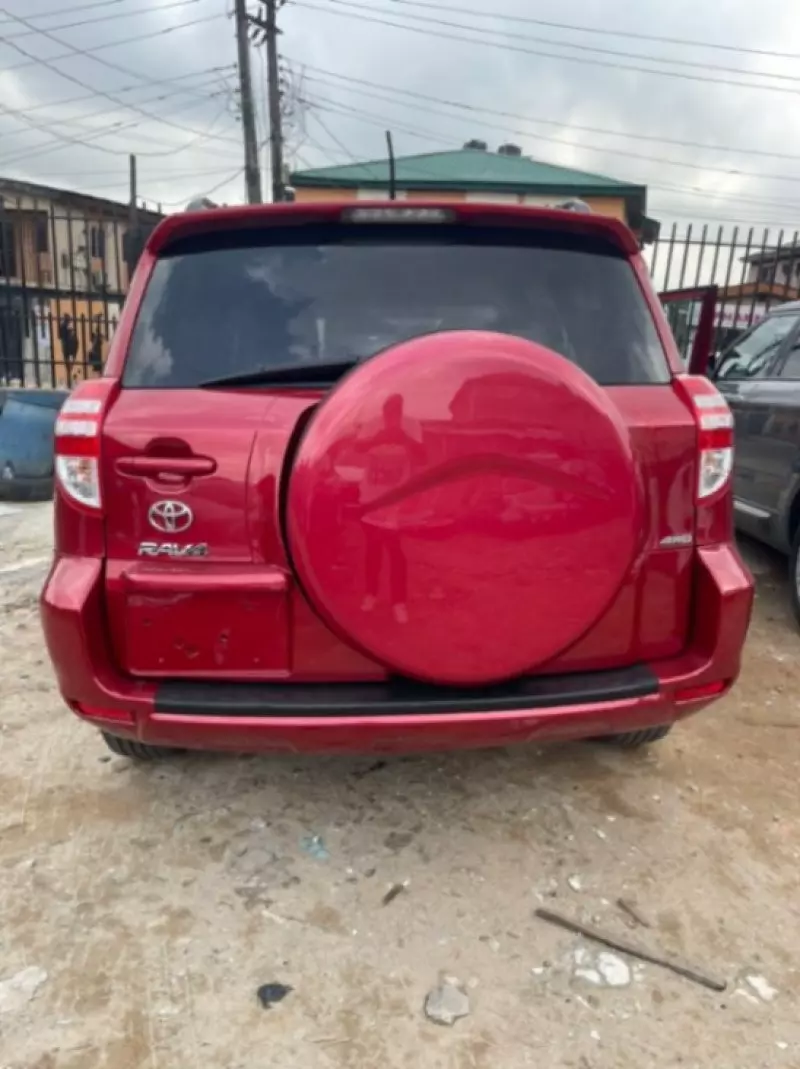 Toyota RAV 4   - 2012