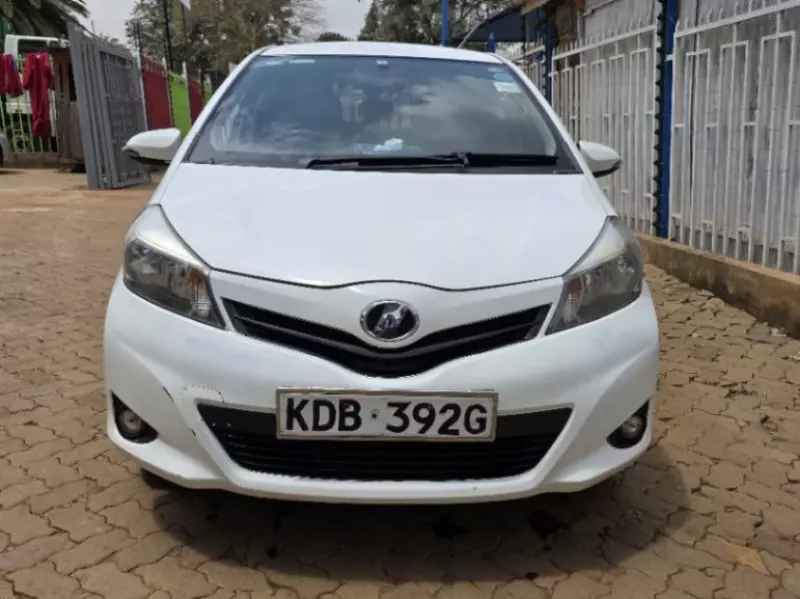 Toyota Vitz   - 2013