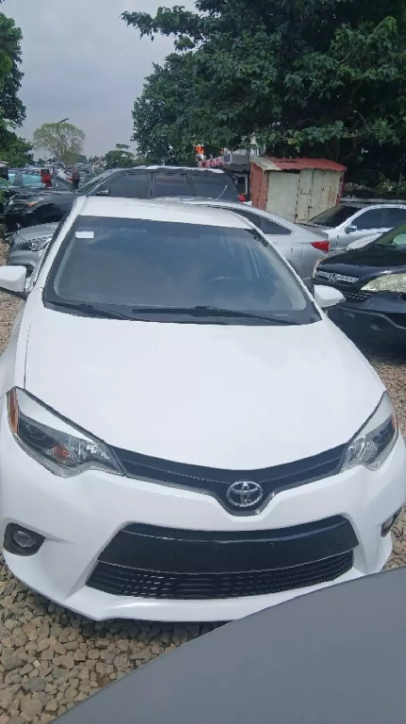TOYOTA Corolla   - 2015