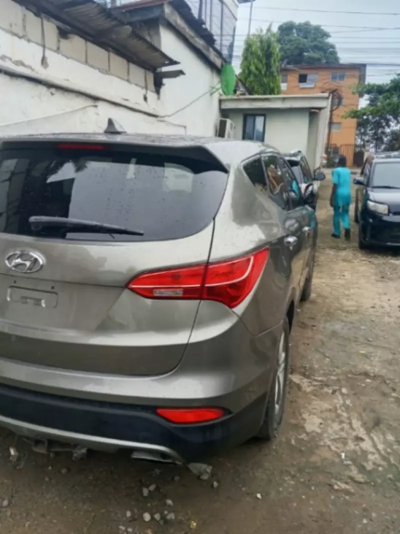 Hyundai Santa Fe   - 2017