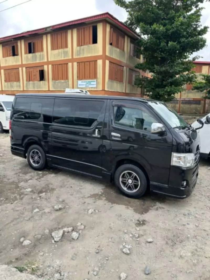 Toyota Hiace   - 2011