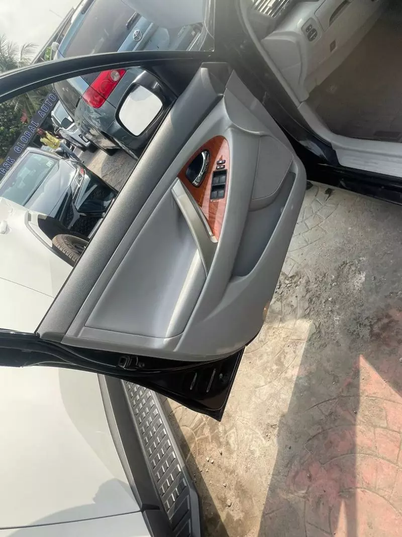Toyota Camry   - 2011