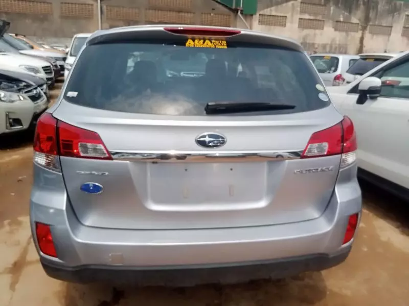 Subaru Outback   - 2012