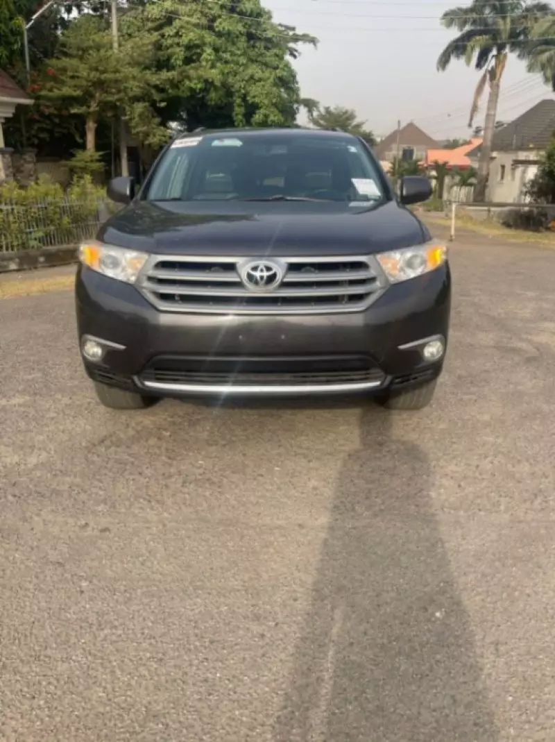 Toyota Highlander   - 2013