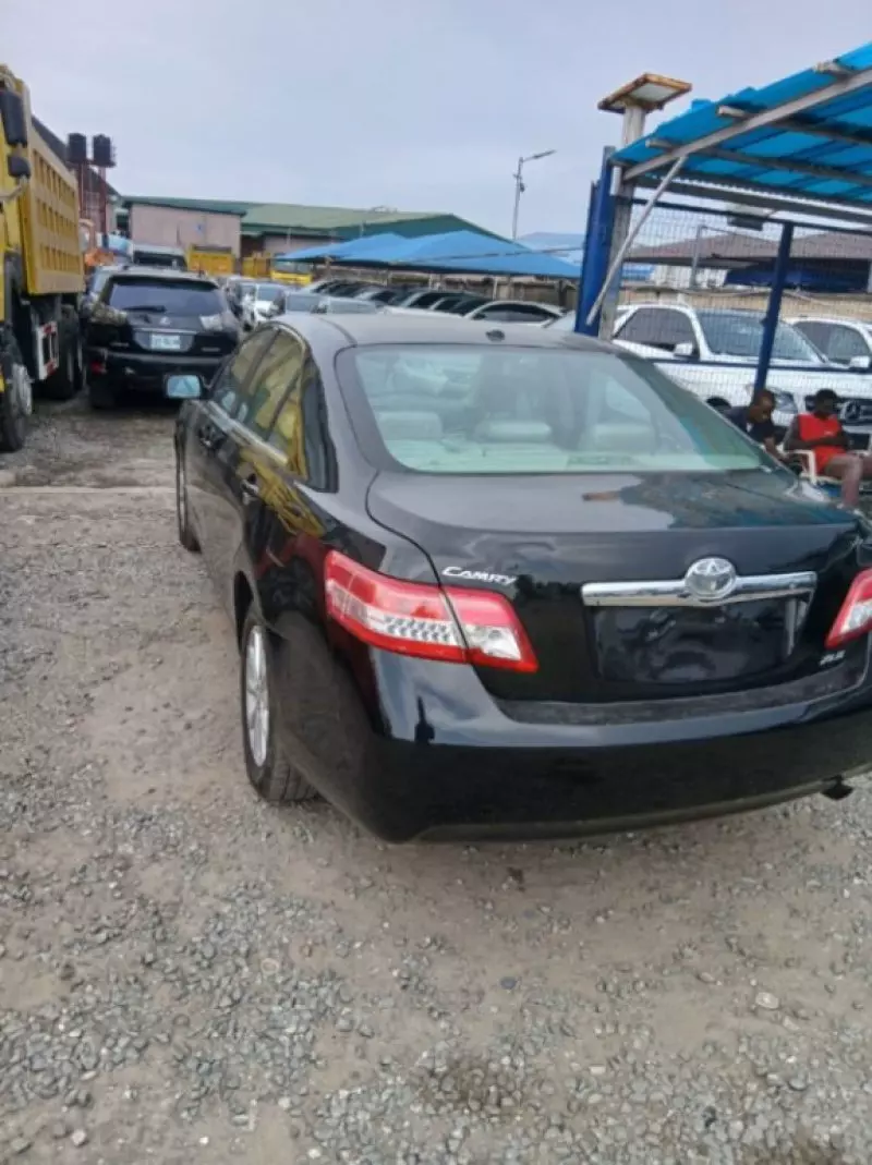 TOYOTA Camry   - 2010