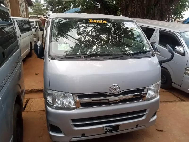 Toyota Hiace   - 2014