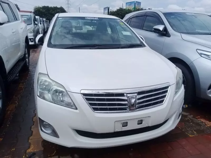 Toyota Premio    - 2012