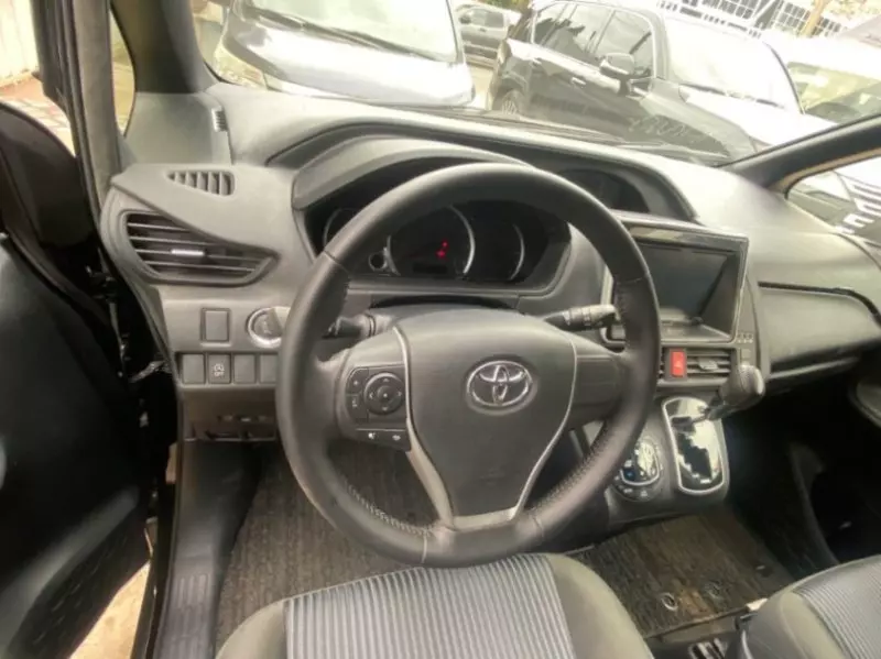 TOYOTA Voxy    - 2016