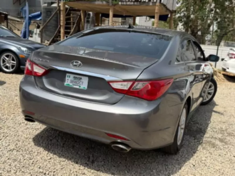Hyundai Sonata   - 2012