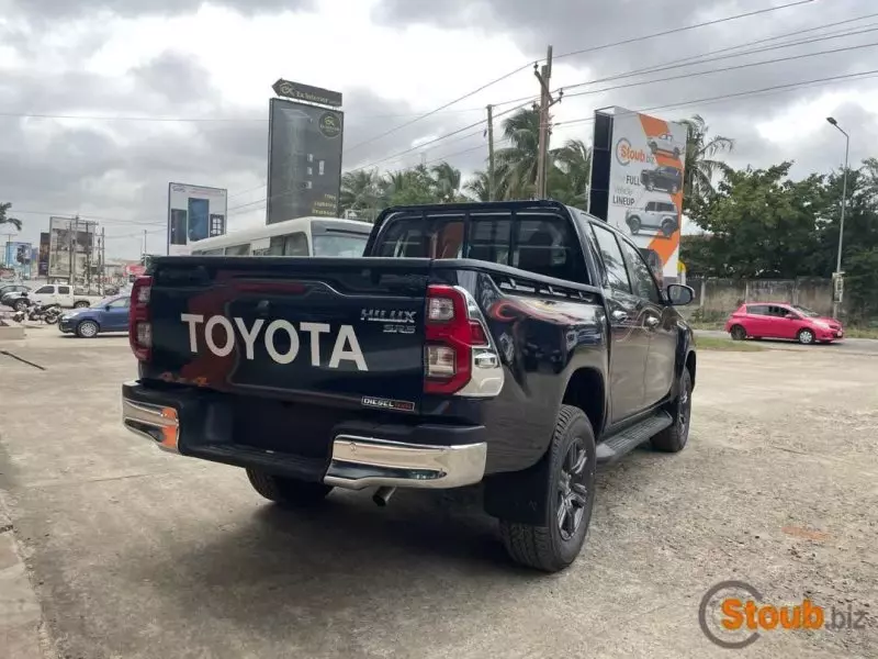 TOYOTA Hilux   - 2026