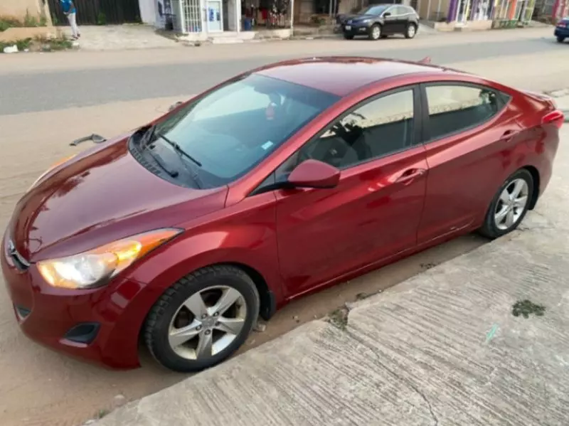 Hyundai Elantra   - 2013