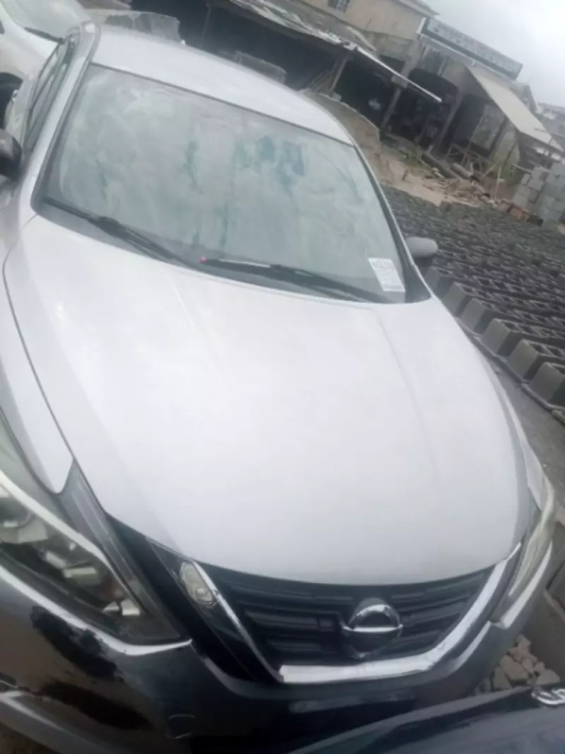 Nissan Altima   - 2015