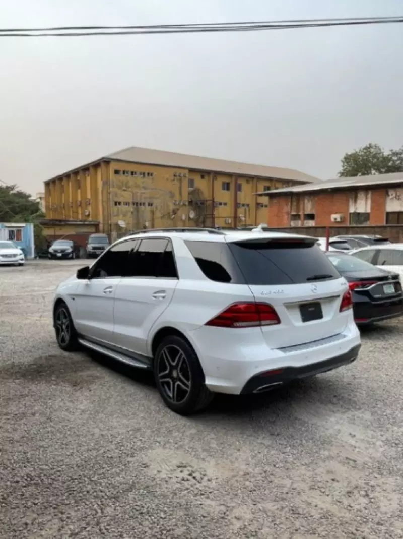 Mercedes-Benz GLE 400   - 2016