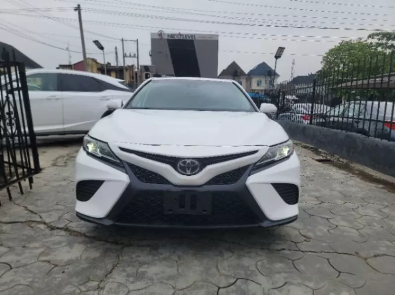 Toyota Camry   - 2018