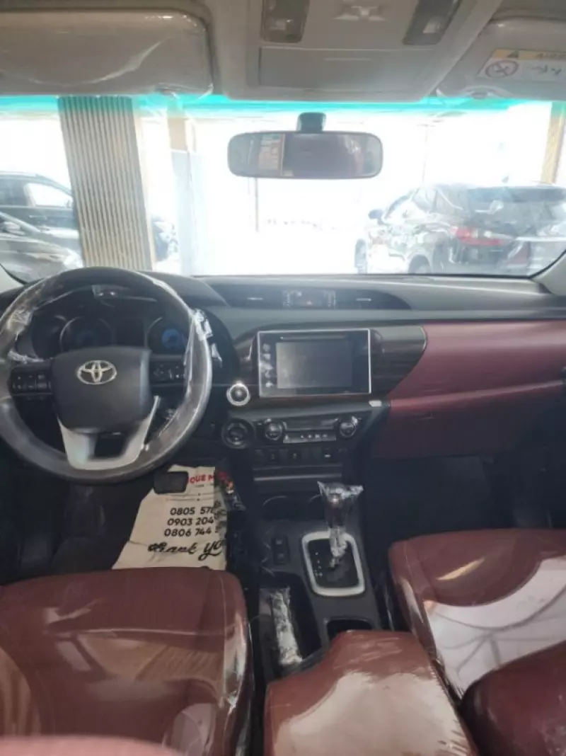 TOYOTA Hilux   - 2018