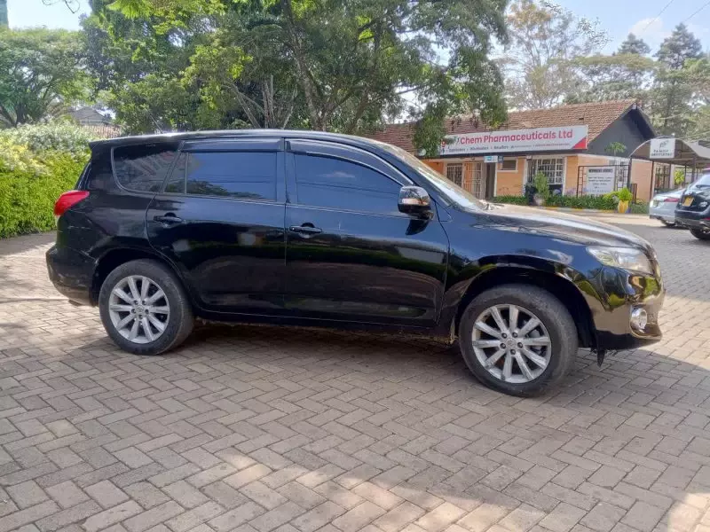 Toyota Vanguard    - 2010