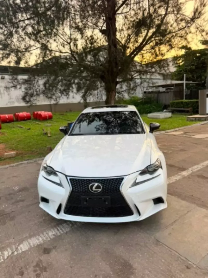 Lexus IS   - 2015