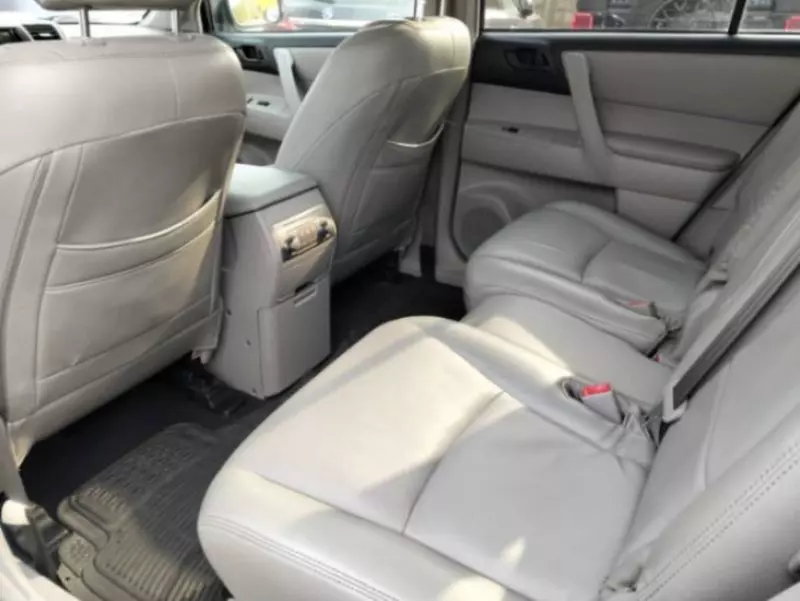Toyota Highlander   - 2012