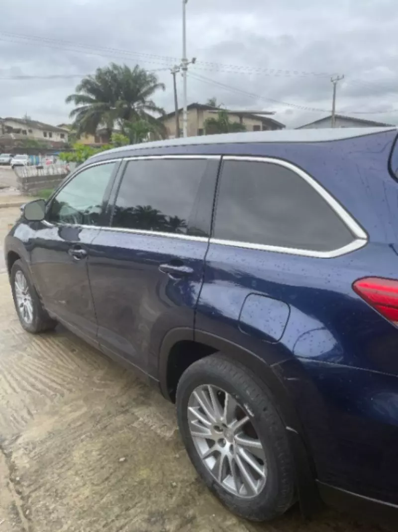 Toyota Highlander   - 2014
