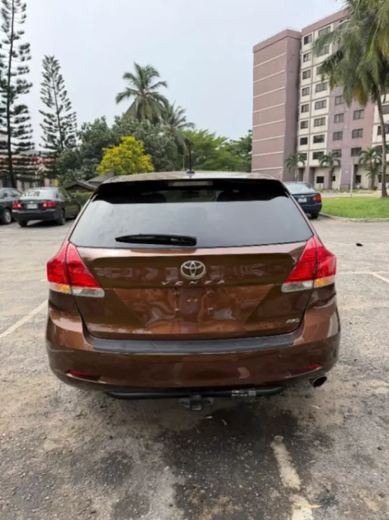 Toyota Venza   - 2011