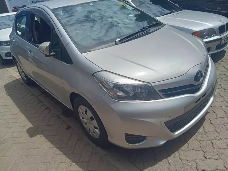 TOYOTA Vitz   - 2013