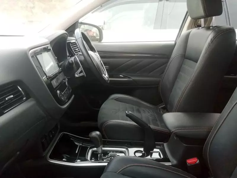 Mitsubishi OUTLANDER   - 2017