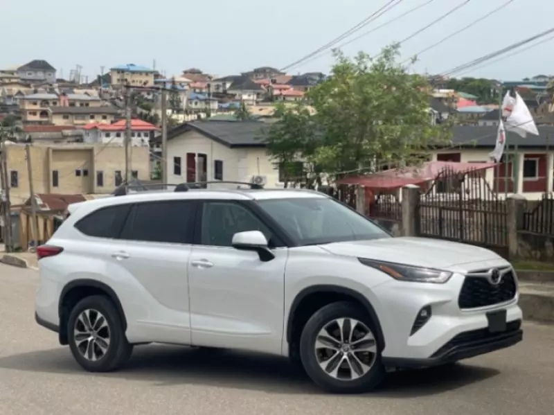 Toyota Highlander   - 2022