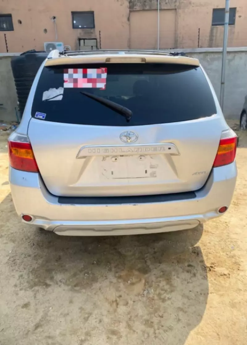 Toyota Highlander   - 2010