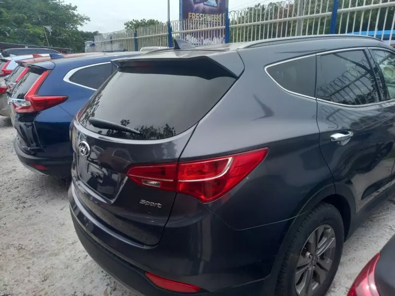 Hyundai Santa Fe   - 2016