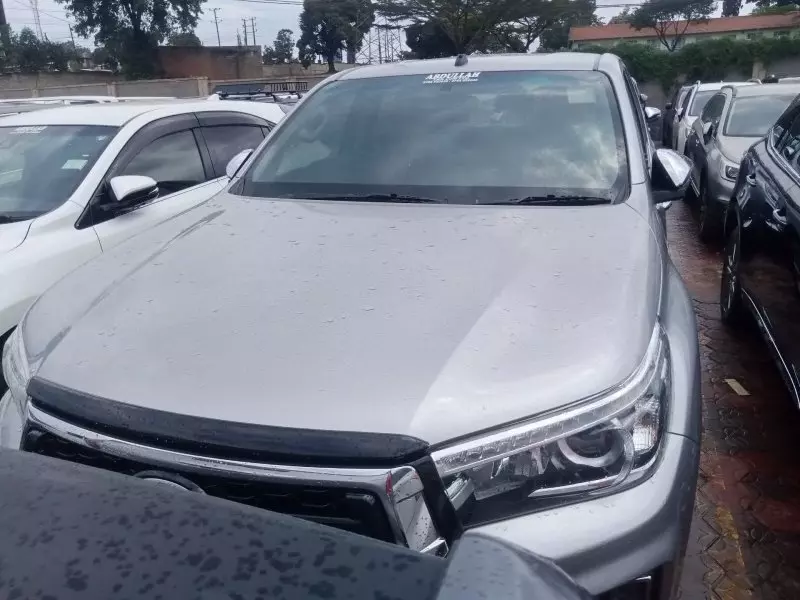 Toyota Hilux   - 2018