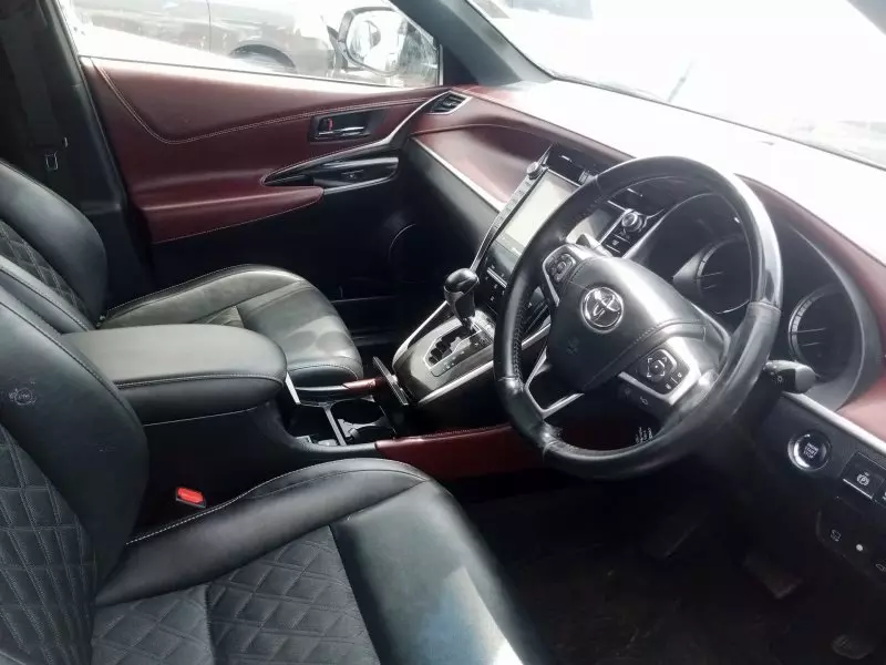 Toyota Harrier   - 2016