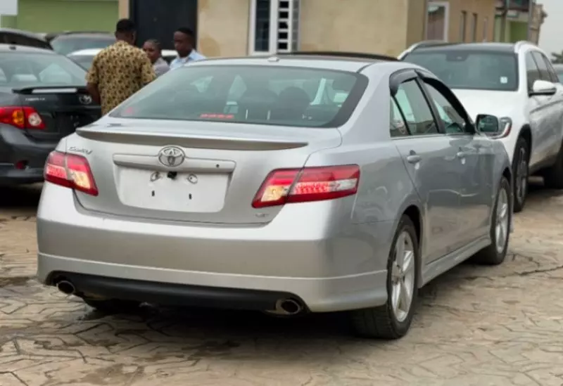 TOYOTA Camry   - 2010